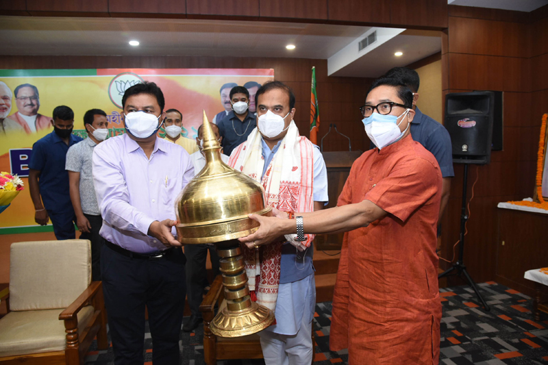 Assam BJP President felicitating Himanta Biswa Sarma on his appointment as chief minister