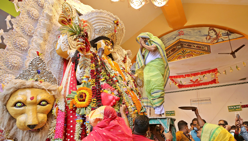 Where men cross-dress to welcome goddess Jagadhatri in West Bengal