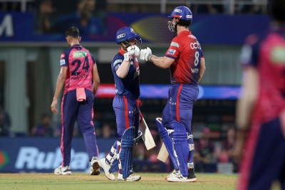 Aussies dominate, Delhi Capitals return to winning ways