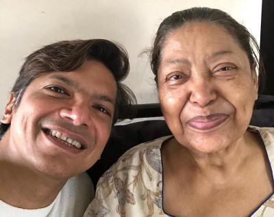 Singer Shan's mother passes away