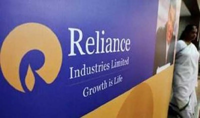 Reliance Industries moves down by 7.25 pc to Rs 2406