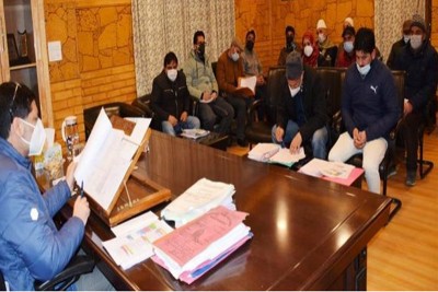 JK: DC Budgam calls for result oriented projects in Ichgam, Qazibagh panchayats