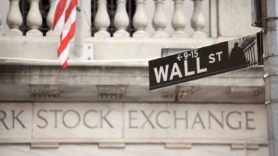 US stock indexes tumble as Fed's monetary policy tightening fans recession fears