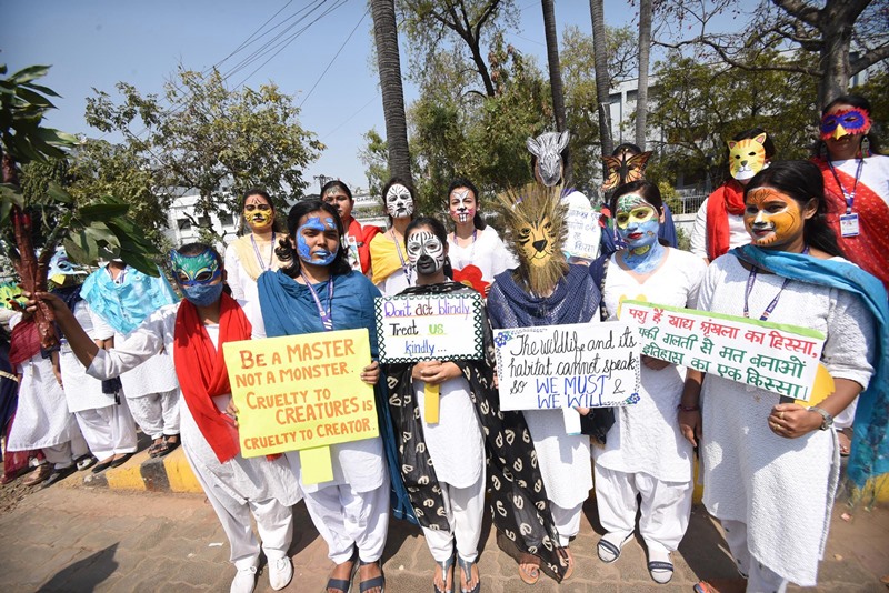 Patna students make human chain on World Wildlife Day