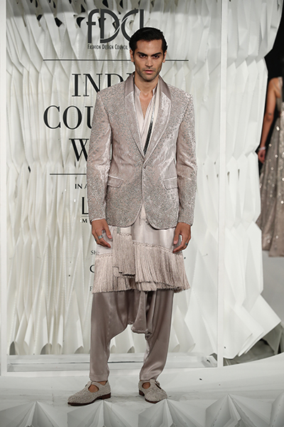 India Couture Week: Malaika Arora turns showstopper for designer duo Rohit Gandhi and Rahul Khanna