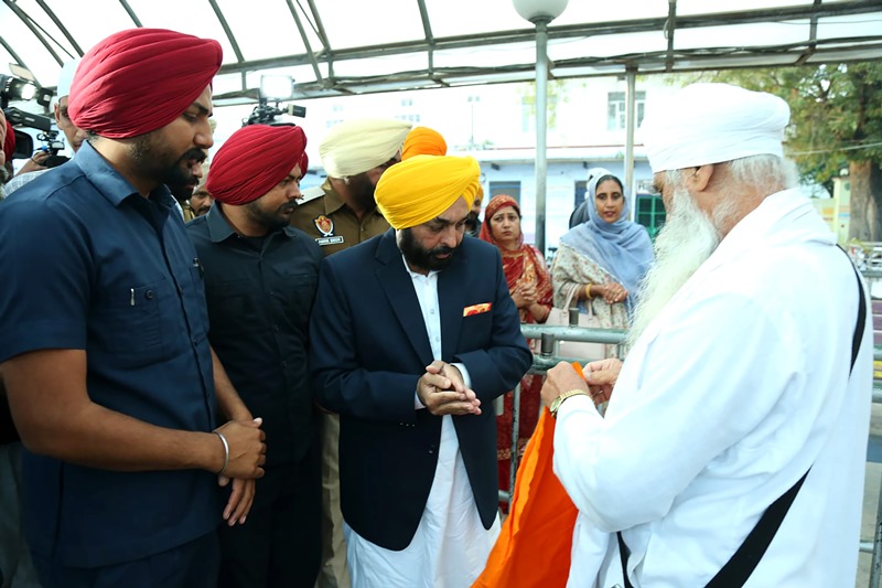 India in Politics : MAR 10 , 2022