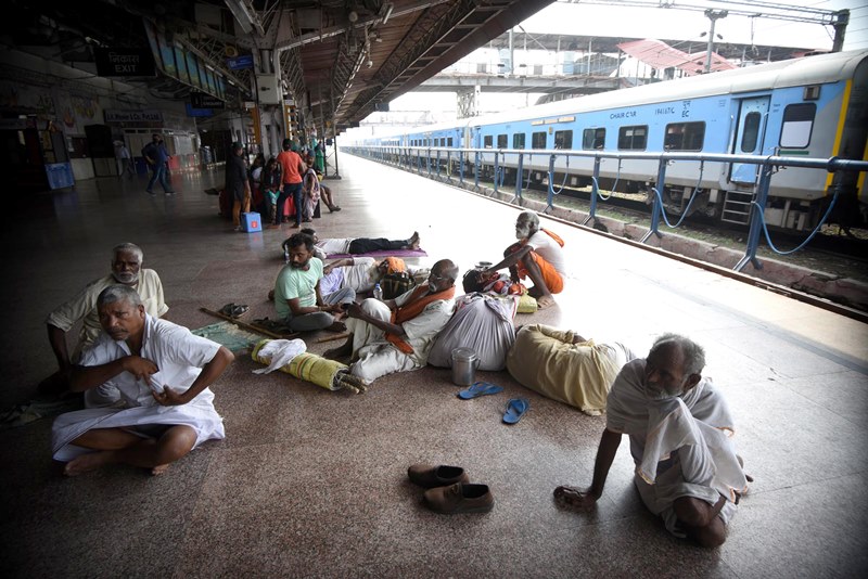 Agnipath: Passengers wait at Patna Railway Station due to Bharat Bandh