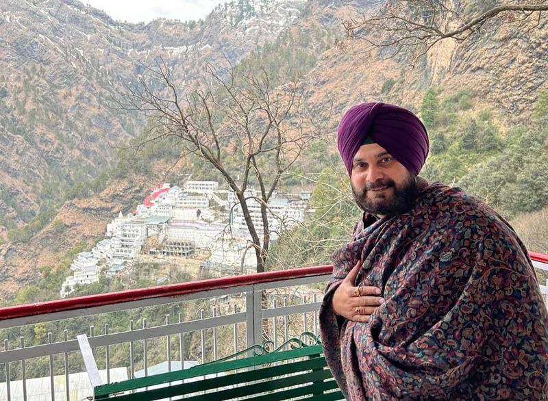 Punjab Congress Prez Navjot Sidhu visits Vaishno Devi