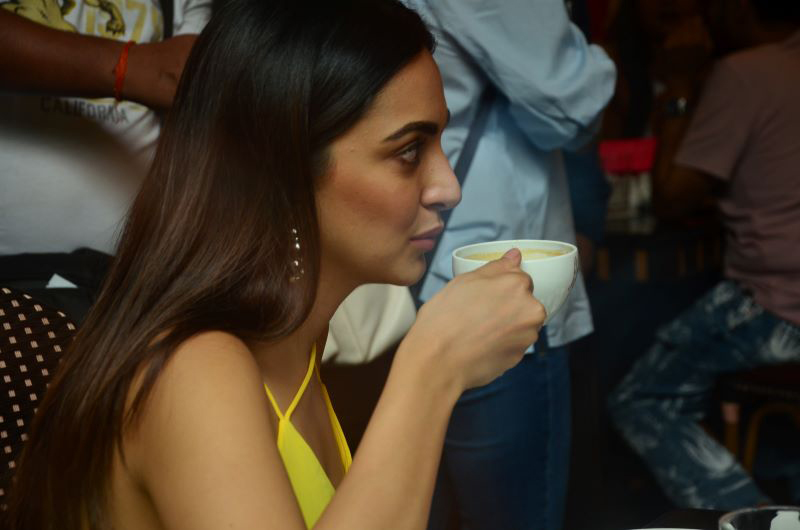 Varun Dhawan, Kiara Advani show love for Kolkata's yellow taxi during Jugjugg Jeeyo promotion