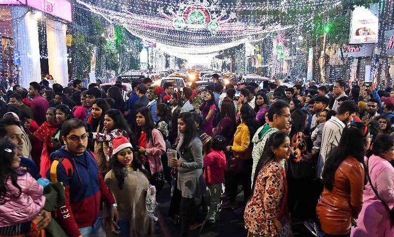 Kolkata celebrates Christmas as revellers throng dazzling Park Street