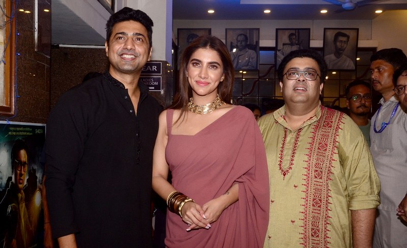 Glimpses of a star-studded premiere of Dev's Byomkesh O Durgo Rohosyo