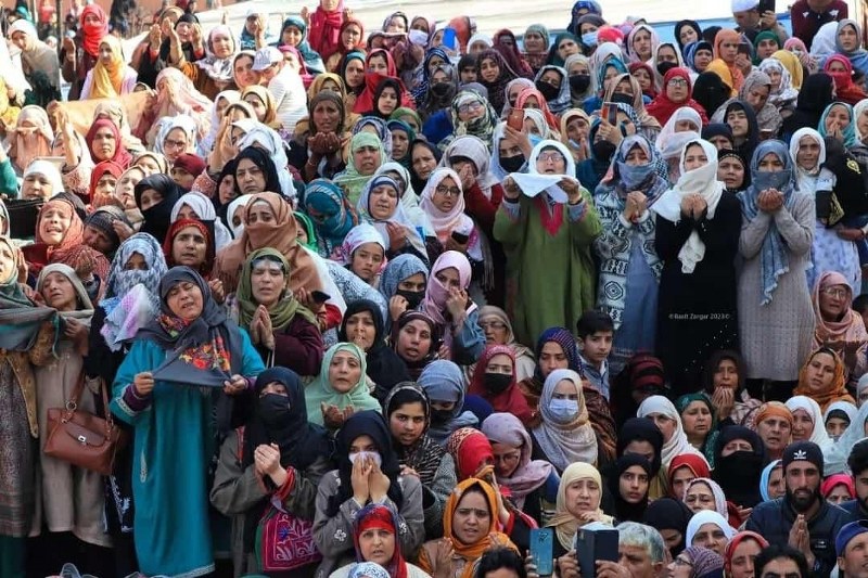 Thousands gather at Hazratbal in Kashmir for Prophet’s holy relic sight