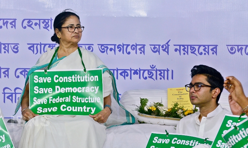 Mamata Banerjee holds dharna against Centre in Kolkata