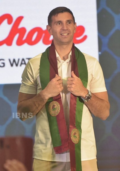 Argentina goalkeeper Emiliano Martinez visits Kolkata
