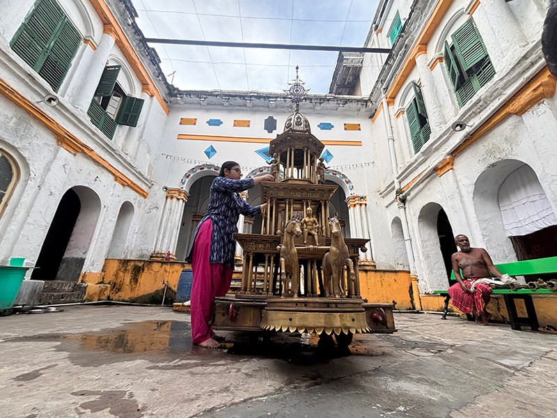 Rathayatra 2025: Glimpses of the preparation in north Kolkata's Tarak Pramanik Bari
