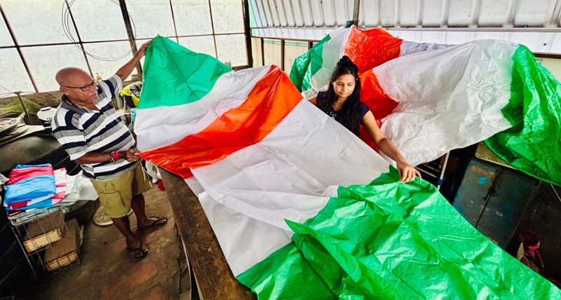 Kolkata man making tri-colour jumbo sky lanterns ahead of Independence Day