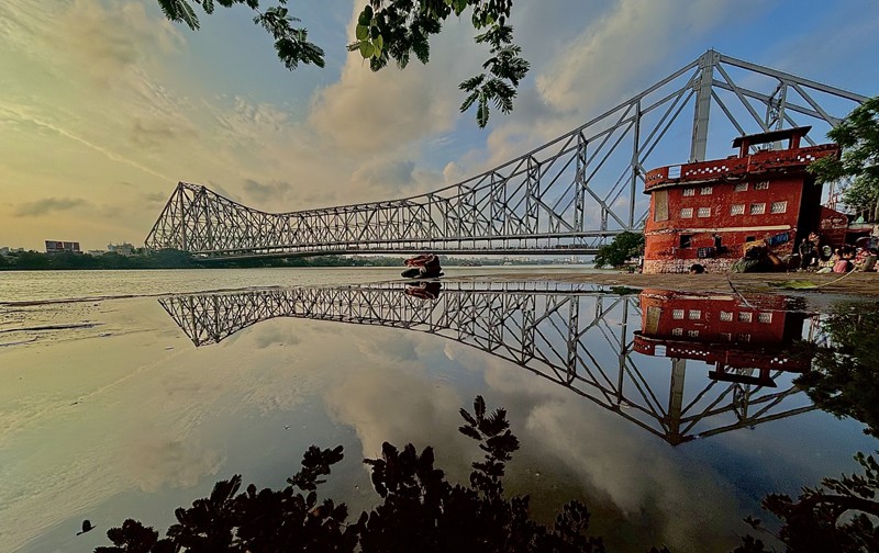 In Image: Charnock’s Kolkata turns 335 as the city’s soul shines by the Hooghly