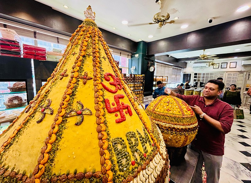 In Images: Balaram Mullick & Radharaman Mullick prepares gigantic Laddu ahead of Ganesh Chaturthi Festival