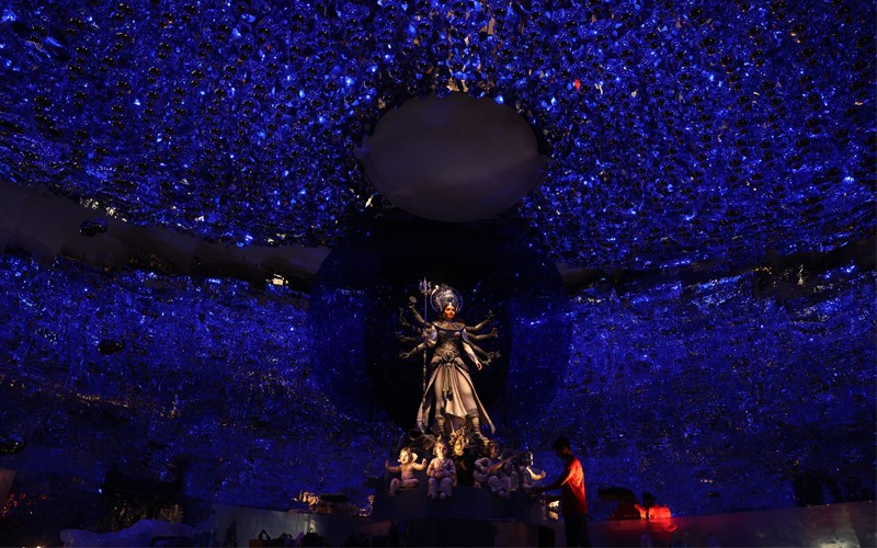 In Images: Arjunpur Amra Sabai Club presents ‘Mukhamukhi’ theme this Durga Puja