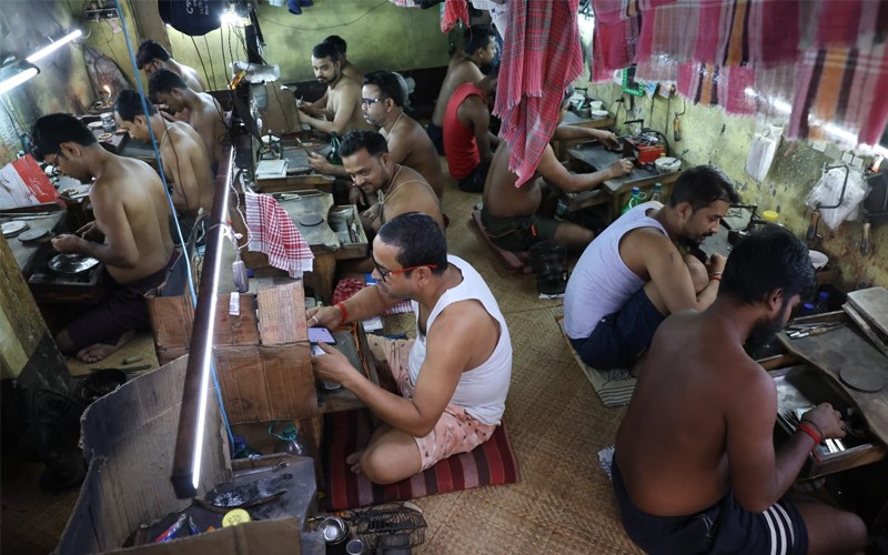 In Images: Goldsmiths craft ornaments ahead of Dhanteras in Kolkata