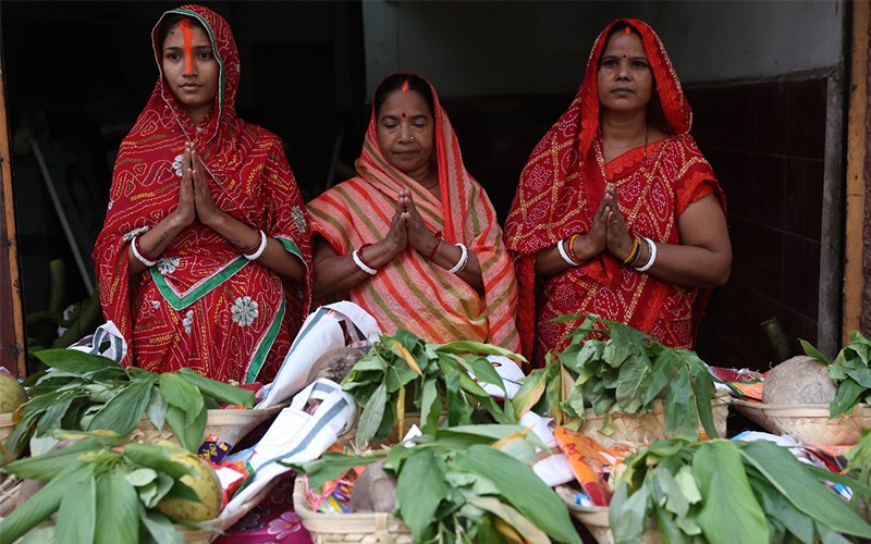 In Images: Devotees Gear Up for Chhath Puja in Kolkata