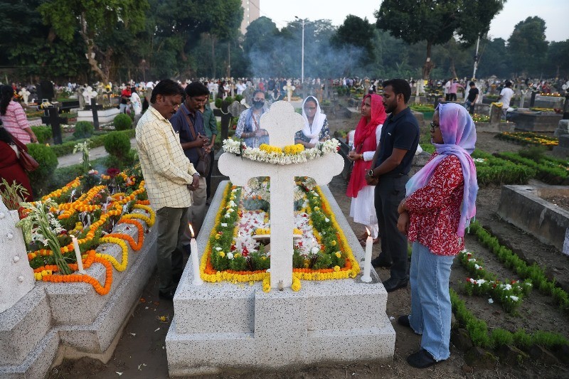 In Images: People honour the departed on All Souls’ Day in Kolkata