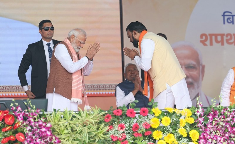 PM Modi attends Nitish Kumar's swearing-in ceremony in Patna