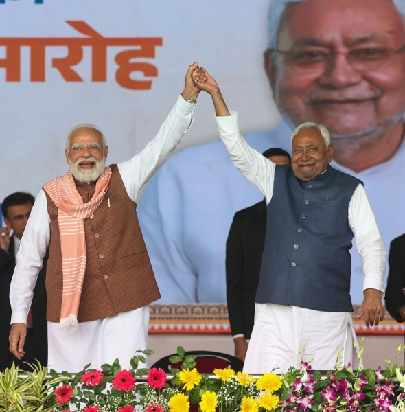 PM Modi attends Nitish Kumar's swearing-in ceremony in Patna