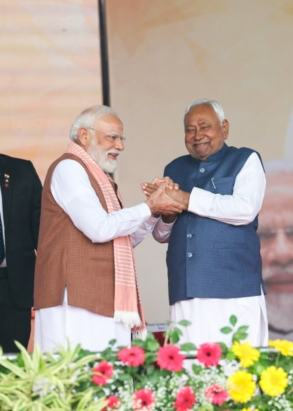 PM Modi attends Nitish Kumar's swearing-in ceremony in Patna