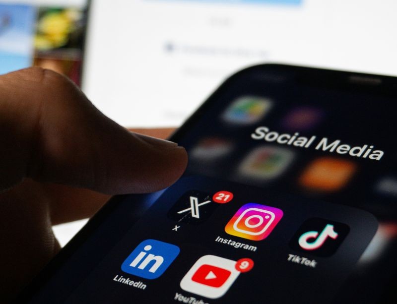 Malaysia planning to bar under-16s from social media