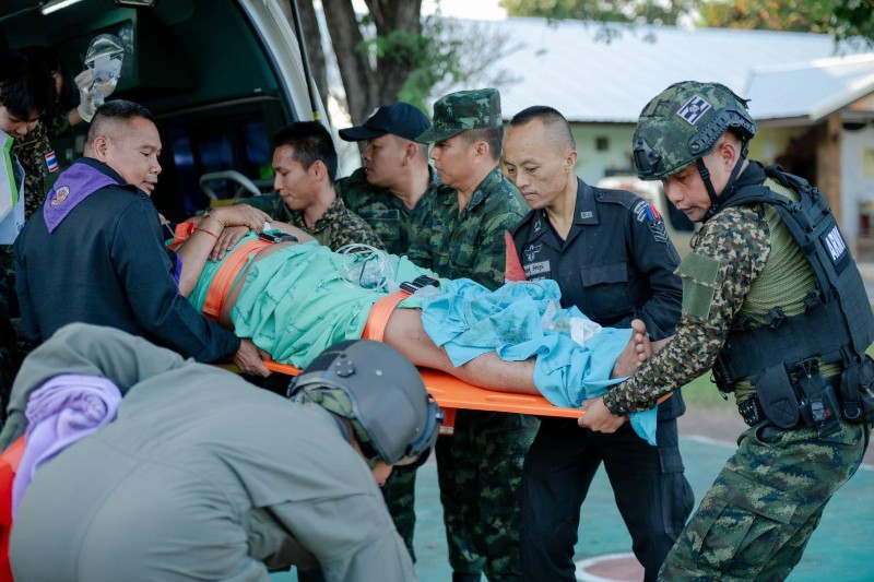 Fresh Thailand–Cambodia border clashes trigger air strikes, casualties, and mass evacuations on both sides.