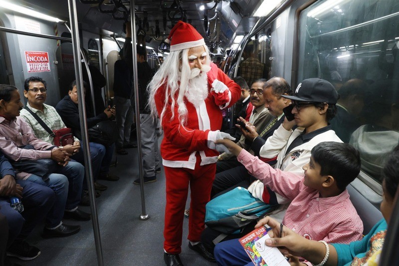 In Images: Santa greets children in Kolkata