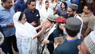 Mamata Banerjee visits Furfura Sharif, slams Opposition for questioning her intent ahead of 2026 polls