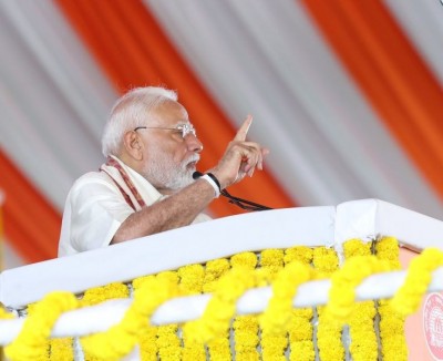 Modi jabs Stalin over language pride, asks TN leaders to sign in Tamil