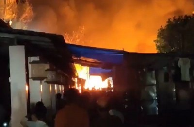Major fire breaks out at a popular Delhi market, no casualties reported