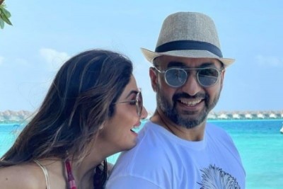 Shilpa Shetty and Raj Kundra face lookout circular in cheating case of Rs. 60 crore