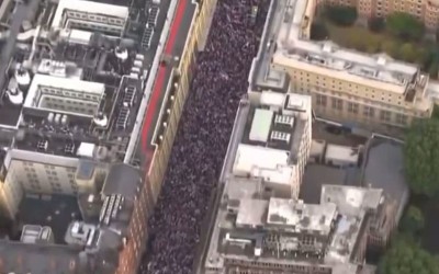 London sees massive anti-immigration far-right rally, counterprotest; several cops injured