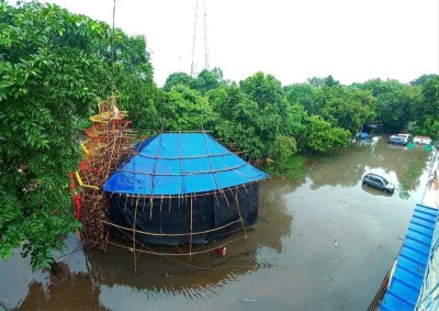 Heavy rains, thunderstorms lash Kolkata, disrupting normal life ahead of Durga Puja festival