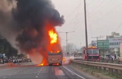 Pune crash: Two trucks collide on Navale Bridge, car crushed in between; 8 dead, 15 injured