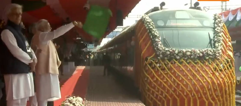 PM Modi flags off first Vande Bharat Sleeper from Bengal — no waiting list, only confirmed berths!