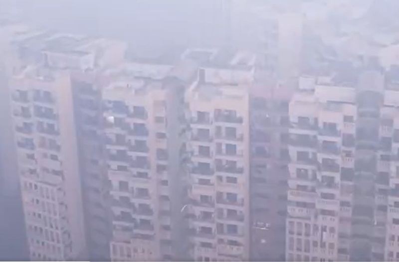 Delhi suffocates under severe smog as cold wave tightens grip