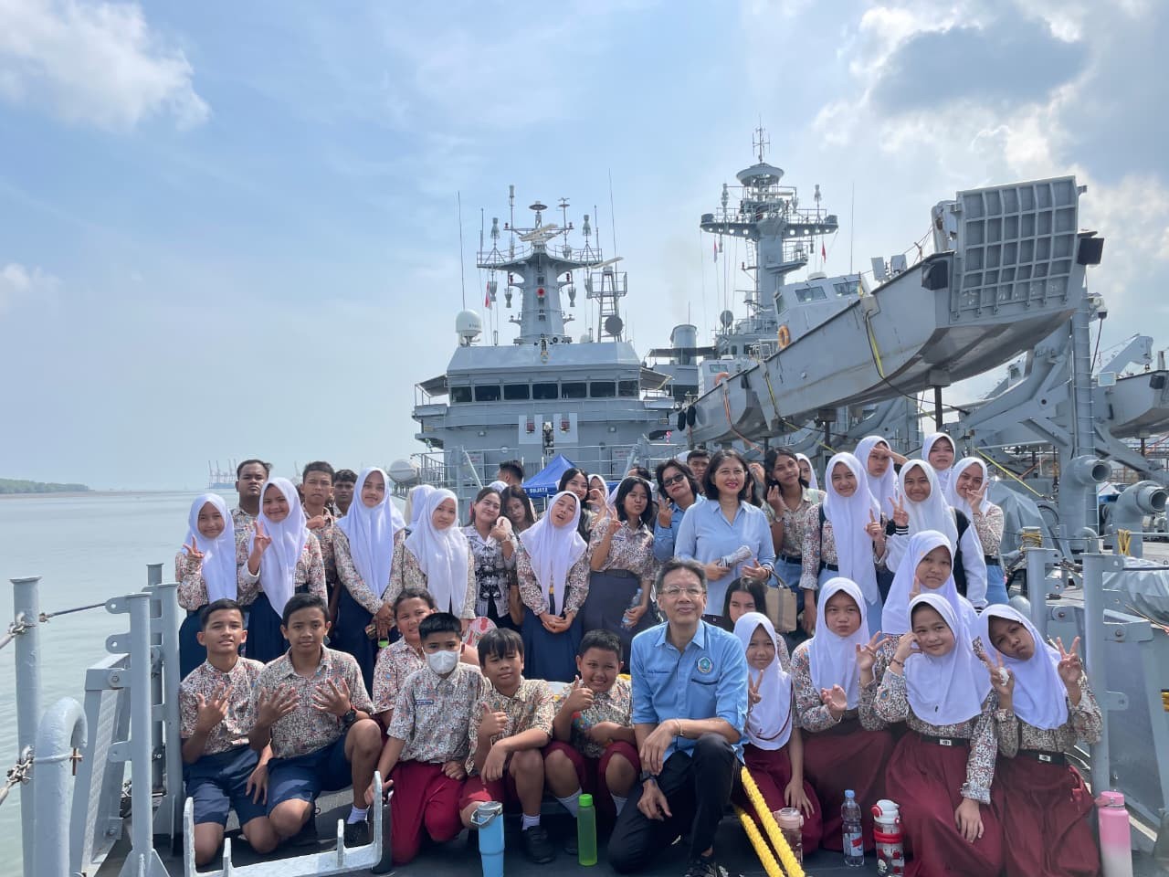 Indian Navy strengthens ties with Indonesia in Major 1TS visit