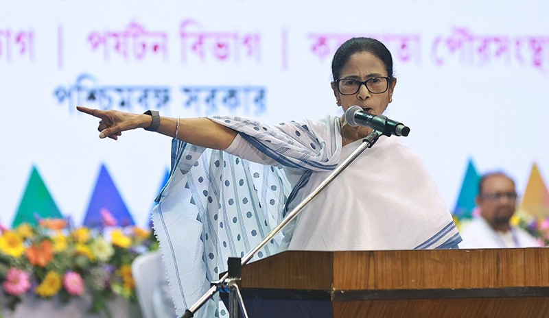 Mamata Banerjee joins grand Holi celebration in Kolkata — Watch the festive moments