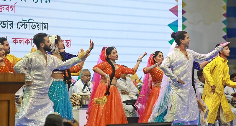 Mamata Banerjee joins grand Holi celebration in Kolkata — Watch the festive moments