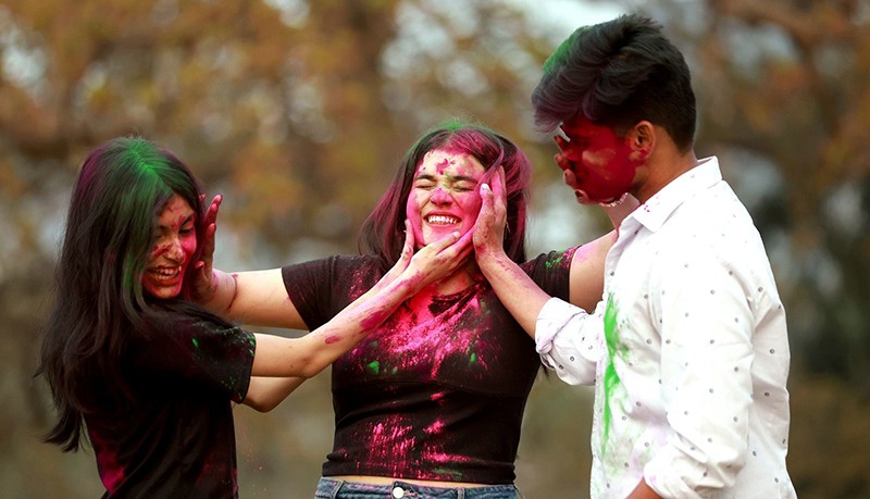 Splash of Spring: Holi celebrations in Kolkata