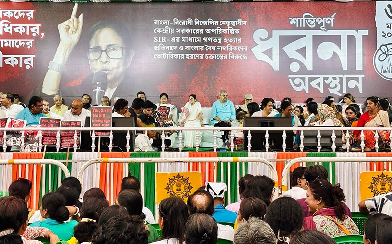 In Images: Mamata Banerjee holds dharna in Kolkata over SIR issue