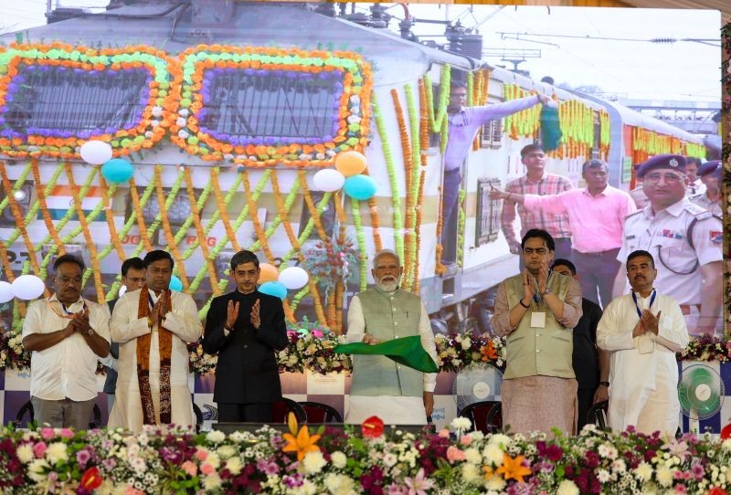 Modi flags off major projects in poll-bound Bengal, 6 stations get Amrit Bharat tag