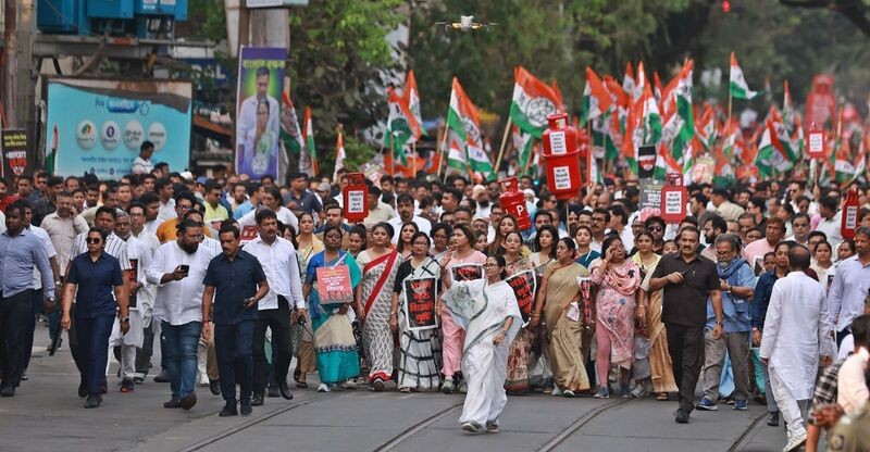 In Images: Mamata Banerjee leads rally in Kolkata over LPG crisis