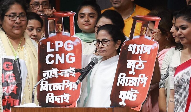 In Images: Mamata Banerjee leads rally in Kolkata over LPG crisis