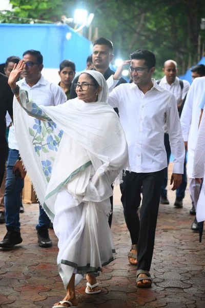 In Images: Mamata Banerjee celebrates Eid with people in Bhabanipur